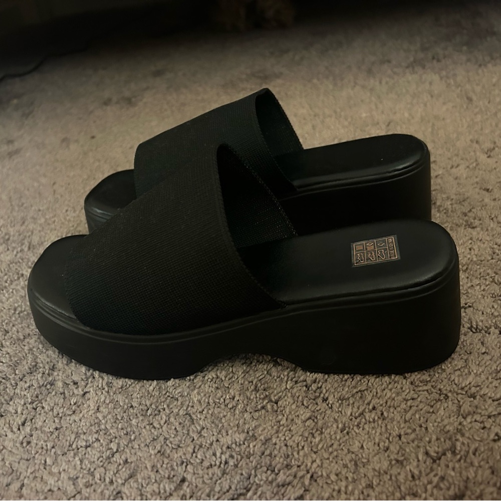 Platform sandals size 7